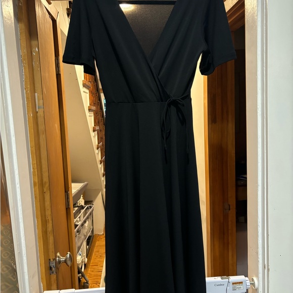Stunning EUC H&M wrap dress with tie front - Picture 5 of 7